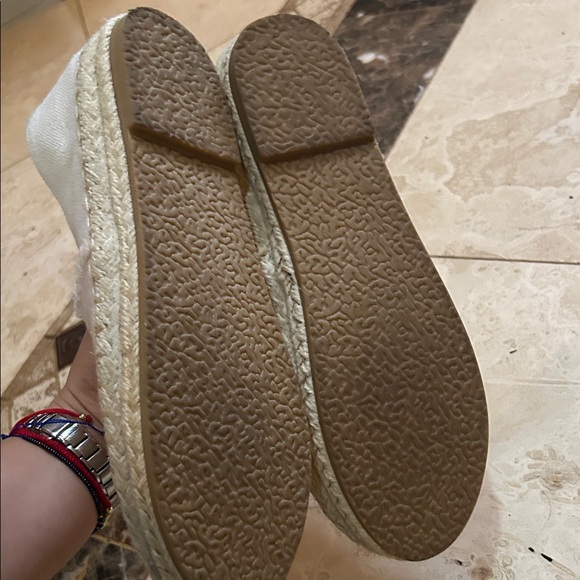 Elegant Cream and Black Espadrilles - Picture 3 of 6